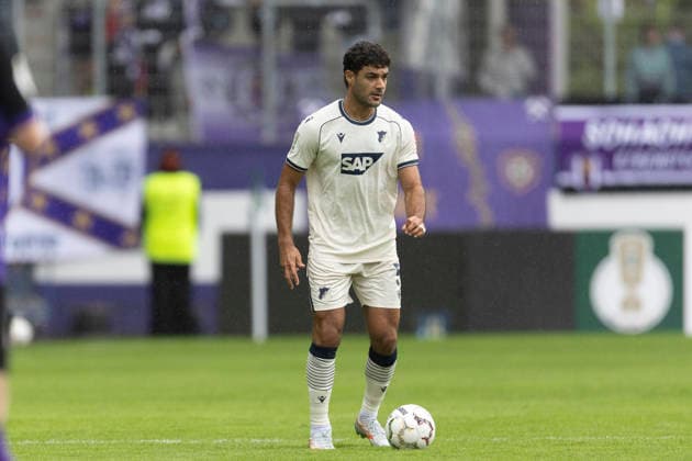 GER, Aue, Fussball, DFB-Pokal, 1. Hauptrunde, FC Erzgebirge Aue vs. TSG 1899 Hoffenheim im Bild v.l.: Ozan Kabak (TSG Hoffenheim 05), Aktion mit Ball 22.08.2026, EINS Erzgebirgsstadion Aue DFB REGULATIONS PROHIBIT ANY USE OF PHOTOGRAPHS AS IMAGE SEQUENCES AND OR QUASI-VIDEO, *** GER, Aue, Soccer, DFB Cup, 1st Round, FC Erzgebirge Aue vs. TSG 1899 Hoffenheim (pictured, from left): Ozan Kabak (TSG Hoffenheim 05), in action with the ball, August 22, 2026, EINS Erzgebirgsstadion Aue DFB REGULATIONS PROHIBIT ANY USE OF PHOTOGRAPHS AS IMAGE SEQUENCES AND OR QUASI-VIDEO, Copyright: HMBxMedia PaulxFritz