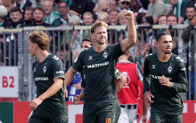 Torjubel 0-2 durch Niclas Fuellkrug (SV Werder Bremen) Fussball, Saison 2026 2027, Maenner, Herren, DFB Pokal, 1. Hauptrunde, Millerntor Stadion, Lueneburger SK gegen Werder Bremen DFL REGULATIONS PROHIBIT ANY USE OF PHOTOGRAPHS AS IMAGE SEQUENCES AND OR QUASI-VIDEO. *** Goal celebration 0 2 by Niclas Fuellkrug, SV Werder Bremen Soccer, 2026–2027 season, Men, DFB Cup, First Round, Millerntor Stadium, Lüneburger SK vs. Werder Bremen. DFL regulations prohibit any use of photographs as image sequences and or quasi-video.