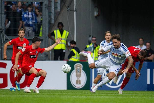 DFB-Pokal MSV Duisburg - SV Elversberg ** NUR FÜR REDAKTIONELLE ZWECKE ** EDITORIAL USE ONLY **<p>Fußball DFB-Pokal MSV Duisburg - SV Elversberg am 22.08.26 in der Schauinsland-Reisen Arena in Duisburg Lex Tyger Lobinger ( Duisburg ) Duisburg Copyright: JakobxKlos *** DFB Cup: MSV Duisburg vs. SV Elversberg ** FOR EDITORIAL USE ONLY ** EDITORIAL USE ONLY ** p Soccer DFB Cup MSV Duisburg SV Elversberg on August 22, 2026, at the Schauinsland Reisen Arena in Duisburg Lex Tyger Lobinger Duisburg Duisburg Copyright JakobxKlos Copyright: JakobxKlos doc879rbeu4vafbeakndy5 ,EDITORIAL USE ONLY