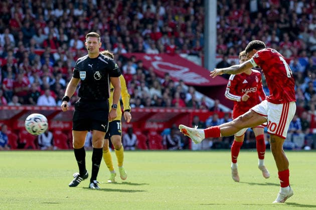 Nottingham Forest v Leeds United, Premier League Nottingham Forest midfielder Morgan Gibbs-White (10) shoots at goal during the Premier League match between Nottingham Forest and Leeds United at the City Ground, Nottingham, UK on 22 August 2026. Nottingham City Ground Nottinghamshire UK Editorial use only DataCo restrictions apply See www.football-dataco.com , Copyright: xManjitxNarotrax PSI-24717-0031
