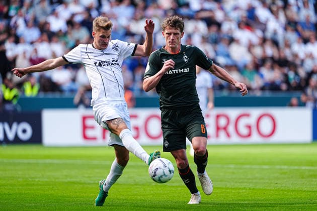Raphael Thinius (Lüneburger SK Hansa, 19), Jens Stage (SV Werder Bremen, 06) GER, Lüneburger SK Hansa vs. SV Werder Bremen, Fußball, DFB-Pokal, 1. Runde, Saison 2026 2027, 22.08.2026 GER, Lüneburger SK Hansa vs. SV Werder Bremen, Fußball, DFB-Pokal, 1. Runde, Saison 2026 2027, 22.08.2026 Hamburg *** Raphael Thinius, Lüneburger SK Hansa, 19; Jens Stage, SV Werder Bremen, 06 GER; Lüneburger SK Hansa vs. SV Werder Bremen, soccer, DFB Cup, 1st round, 2026–2027 season, August 22, 2026 GER, Lüneburger SK Hansa vs. SV Werder Bremen, Soccer, DFB Cup, 1st Round, 2026–2027 Season, August 22, 2026 Hamburg Copyright: xEibner-Pressefoto MarcelxvonxFehrnx EP_MFN