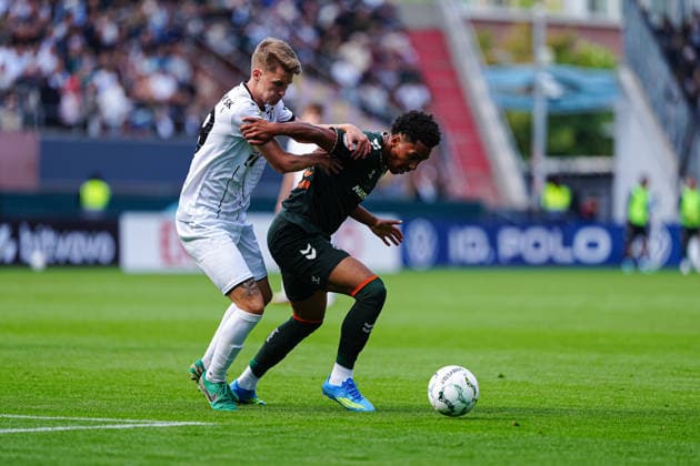 Raphael Thinius (Lüneburger SK Hansa, 19), Paul Erevbenagie (SV Werder Bremen, 38) GER, Lüneburger SK Hansa vs. SV Werder Bremen, Fußball, DFB-Pokal, 1. Runde, Saison 2026 2027, 22.08.2026 GER, Lüneburger SK Hansa vs. SV Werder Bremen, Fußball, DFB-Pokal, 1. Runde, Saison 2026 2027, 22.08.2026 Hamburg *** Raphael Thinius, Lüneburger SK Hansa, 19; Paul Erevbenagie, SV Werder Bremen, 38 (GER); Lüneburger SK Hansa vs. SV Werder Bremen, Soccer, DFB Cup, 1st Round, 2026–2027 Season, August 22, 2026, GER, Lüneburger SK Hansa vs. SV Werder Bremen, Soccer, DFB Cup, 1st Round, 2026–2027 Season, August 22, 2026, Hamburg Copyright: xEibner-Pressefoto MarcelxvonxFehrnx EP_MFN