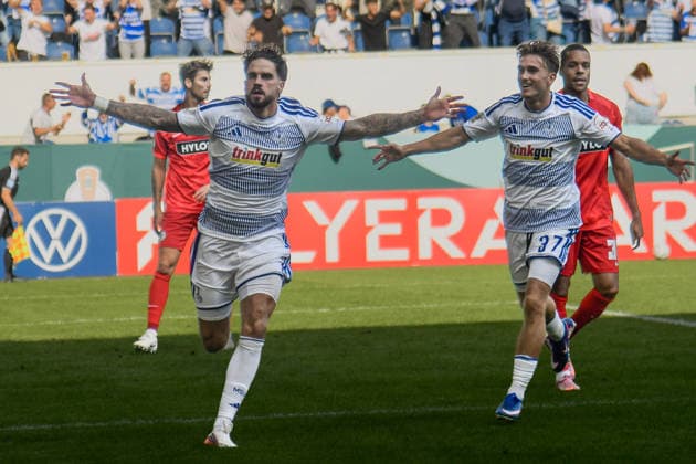 Lex Tyger Lobinger (Duisburg 9) jubelt nach dem Tor zum 1:1 mit Patrick Sussek (Duisburg 37) 22.08.2026 ¢ Fussball ¢ MSV Duisburg vs SV Elversberg ¢ DFB-Pokal, Schauinsland-Reisen-Arena, Duisburg, DFB DFL REGULATIONS PROHIBIT ANY USE OF PHOTOGRAPHS AS IMAGE SEQUENCES AND OR QUASI-VIDEO NRW Germany *** Lex Tyger Lobinger (Duisburg 9) celebrates after scoring the goal to tie the game at 1–1 with Patrick Sussek (Duisburg 37) on August 22, 2026 ¢ Soccer ¢ MSV Duisburg vs. SV Elversberg ¢ DFB Cup, Schauinsland Reisen Arena, Duisburg, DFB DFL REGULATIONS PROHIBIT ANY USE OF PHOTOGRAPHS AS IMAGE SEQUENCES AND OR QUASI-VIDEO NRW, Germany Copyright: xpepphotox xHorstxMauelshagenx pep00321, pep_20260822_hm