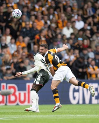 Hull City v Manchester United, ManU Premier League Lewis Coyle of Hull City in an aerial challenge with Marcus Rashford of Manchester United during the Premier League match between Hull City and Manchester United at the MKM Stadium, Hull. 22 08 2026 UK Newspapers OUT Copyright: xMattxWilkinsonx FIL-23804-0196