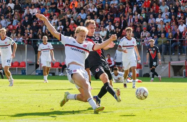 22.08.2026 - Fussball - Saison 2026 2027 - DFB Pokal Vereinspokal - 01. Runde: Viktoria Köln - 1. FC Nürnberg Nuernberg FCN ( Club ) - Sportfoto Zink DaMa - xdaxmax - regulations prohibit any use of photographs as image sequences and or quasi-video - Piet Scobel (19, 1. FC Nürnberg FCN ) mit Torschuss *** August 22, 2026 Soccer Season 2026–2027 DFB Cup Club Cup Round 1 Viktoria Cologne 1 FC Nuremberg Nuremberg FCN Club Sports Photo Zink DaMa xdaxmax regulations prohibit any use of photographs as image sequences and or quasi-video Piet Scobel 19, 1 FC Nuremberg (FCN) taking a shot on goal