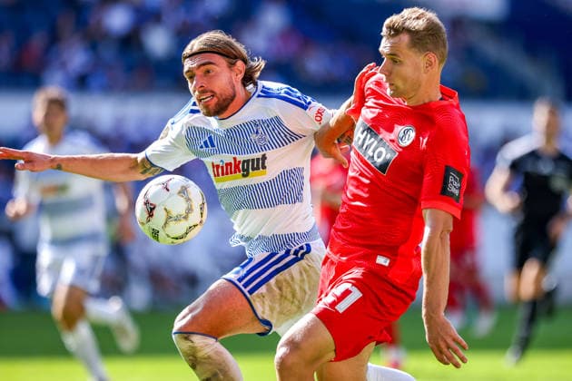 2026.08.22, xkwix, Fußball, DFB-Pokal, MSV Duisburg - SV Elversberg, Schauinsland-Reisen-Arena, 1.Runde, Saison 2026 2027: Joshua Bitter (MSV Duisburg 29) im Zweikampf gegen Lasse Guenther (SV Elversberg 21) DFB regulations prohibit any use of photographs as image sequences and or quasi-video. Photo: xKamilxWilkowskixPressefotoKochx Nordrhein-Westfalen Deutschland *** August 22, 2026, xkwix, Soccer, DFB Cup, MSV Duisburg vs. SV Elversberg, Schauinsland Reisen Arena, Round 1, 2026–2027 Season: Joshua Bitter (MSV Duisburg, 29) in a tackle against Lasse Guenther (SV Elversberg, 21). DFB regulations prohibit any use of photographs as image sequences and or quasi-video. Photo: xKamilxWilkowskixPressefotoKochx, North Rhine-Westphalia, Germany