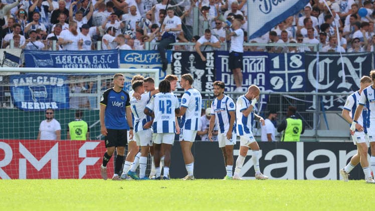 22.08.2026, xrekx, Fussball DFB Pokal 1.Runde, 1.FC Saarbruecken - Hertha BSC Berlin v.l. Paul Seguin (Hertha BSC) erzielt das Tor, Treffer, scores the goal zum 0:1 (DFL DFB REGULATIONS PROHIBIT ANY USE OF PHOTOGRAPHS as IMAGE SEQUENCES and or QUASI-VIDEO) Saarbruecken *** August 22, 2026, xrekx, Soccer DFB Cup 1st Round, 1. FC Saarbrücken vs. Hertha BSC Berlin – Paul Seguin of Hertha BSC scores the goal, making the score 0–1. DFL and DFB regulations prohibit any use of photographs as image sequences and or quasi-video. Saarbrücken