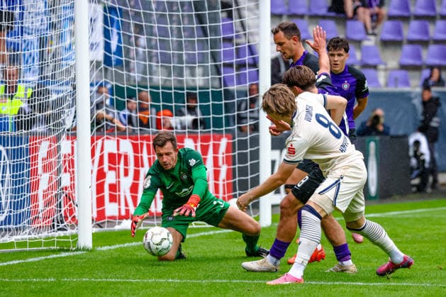 Martin Maennel (FC Erzgebirge Aue, 01) haelt Schuss von Patrick Wimmer (TSG 1899 Hoffenheim, 08), FC Erzgebirge Aue vs. TSG Hoffenheim, Fussball, DFB Pokal, 1. Runde, Saison 2026 2027, 22.08.2026,¨ DFL REGULATIONS PROHIBIT ANY USE OF PHOTOGRAPHS AS IMAGE SEQUENCES AND OR QUASI-VIDEO,¨ FC Erzgebirge Aue vs. TSG Hoffenheim, Fussball, DFB Pokal, 1. Runde, Saison 2026 2027, 22.08.2026, Aue *** Martin Maennel (FC Erzgebirge Aue), 01, saves a shot by Patrick Wimmer (TSG 1899 Hoffenheim), 08, FC Erzgebirge Aue vs. TSG Hoffenheim, Soccer, DFB Cup, 1st Round, 2026–2027 Season, August 22, 2026, DFL regulations prohibit any use of photographs as image sequences and or quasi-video, FC Erzgebirge Aue vs. TSG Hoffenheim, soccer, DFB Cup, Round 1, 2026–2027 Season, August 22, 2026, Aue Copyright: xEibner-Pressefoto LauraxRoemerx EP_LRR