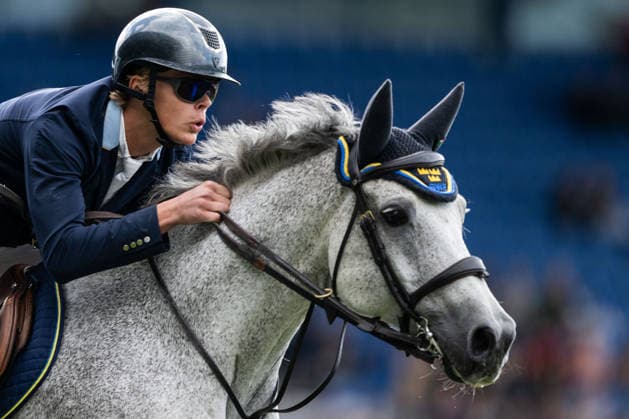 260822 Emil Jönsson of Sweden with horse Conrad compete in a jumping competition for young riders on day 12 of the 2026 FEI World Championships on August 22, 2026 in Aachen. Photo: Emma Wallskog BILDBYRAN kod EW EW0698 ridsport equestrian rid-vm 2026 2026 fei world championships bbeng ridsport-vm hoppning jumping *** August 22, 2026: Emil Jönsson of Sweden, riding Conrad, competes in a show jumping event for young riders on day 12 of the 2026 FEI World Championships on August 22, 2026 in Aachen. Photo by Emma Wallskog, BILDBYRAN, code EW EW0698, equestrian sports, 2026 World Championships, 2026 FEI World Championships, BBENG, equestrian sports, World Championships, show jumping  Copyright: EMMAxWALLSKOG BB260822EW027