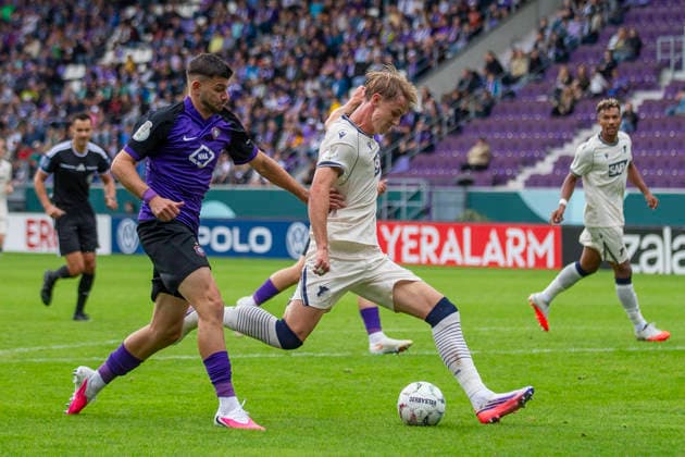 GER, Aue, Fussball, DFB-Pokal, 1. Hauptrunde, FC Erzgebirge Aue vs. TSG 1899 Hoffenheim im Bild v.l.: Max Moerstedt (TSG Hoffenheim 09), Aktion mit Ball , Torschuss 22.08.2026, EINS Erzgebirgsstadion Aue DFB REGULATIONS PROHIBIT ANY USE OF PHOTOGRAPHS AS IMAGE SEQUENCES AND OR QUASI-VIDEO, *** GER, Aue, Soccer, DFB Cup, 1st Round, FC Erzgebirge Aue vs. TSG 1899 Hoffenheim (pictured, from left: Max Moerstedt, TSG Hoffenheim 09), action with the ball, shot on goal, August 22, 2026, EINS Erzgebirgsstadion Aue DFB REGULATIONS PROHIBIT ANY USE OF PHOTOGRAPHS AS IMAGE SEQUENCES AND OR QUASI-VIDEO, Copyright: HMBxMedia PaulxFritz