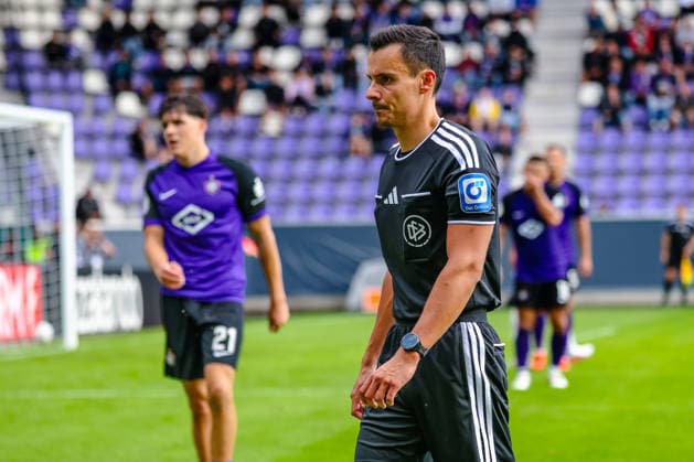Konrad Oldhafer (Schiedsrichter, DFB), FC Erzgebirge Aue vs. TSG Hoffenheim, Fussball, DFB Pokal, 1. Runde, Saison 2026 2027, 22.08.2026,¨ DFL REGULATIONS PROHIBIT ANY USE OF PHOTOGRAPHS AS IMAGE SEQUENCES AND OR QUASI-VIDEO,¨ FC Erzgebirge Aue vs. TSG Hoffenheim, Fussball, DFB Pokal, 1. Runde, Saison 2026 2027, 22.08.2026, Aue *** Konrad Oldhafer, Referee, DFB, FC Erzgebirge Aue vs. TSG Hoffenheim, Soccer, DFB Cup, 1st Round, 2026–2027 Season, August 22, 2026, DFL regulations prohibit any use of photographs as image sequences and or quasi-video, FC Erzgebirge Aue vs. TSG Hoffenheim, Soccer, DFB Cup, First Round, 2026–2027 Season, August 22, 2026, Aue Copyright: xEibner-Pressefoto LauraxRoemerx EP_LRR