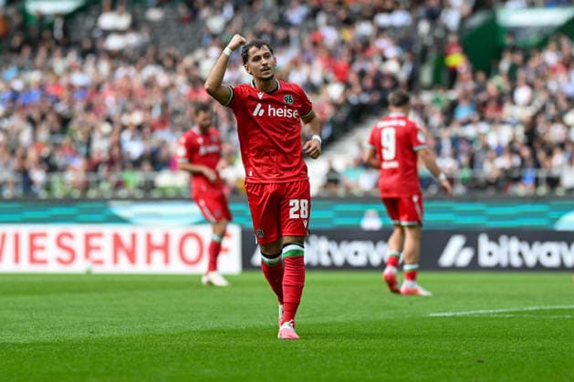 DFB Pokal 26 27 - SV Hemelingen - Hannover 96 am 22.08.2026 im Weserstadion in Bremen Jubel, Torjubel, Torschuetze, Torschütze Taycan Etcibasi (Hannover) jubelt nach seinem Tor zum 1:9 *** DFB Cup, Round 26: SV Hemelingen vs. Hannover 96 on August 22, 2026, at the Weserstadion in Bremen—celebrations, goal celebrations, goal scorers, goal scorer Taycan Etcibasi. Hannover celebrates after his goal to make it 1–9. MT