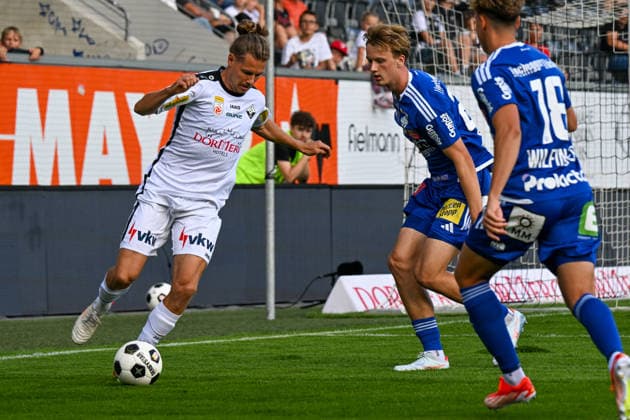 SOCCER - BL, Altach vs Hartberg ALTACH,AUSTRIA,22.AUG.26 - SOCCER - ADMIRAL Bundesliga, SCR Altach vs TSV Hartberg. Image shows Patrick Greil (Altach), Konstantin Schopp and Fabian Wilfinger (Hartberg).  GEPAxpictures xOliverxLerch