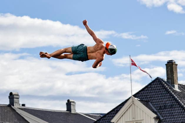 VM i dodsing i Arendal Arendal 20260822. Oskar Hjertstedt i svevet under VM i dodsing som arrangeres i Pollen i Arendal lordag. Foto: Tor Erik Schroder NTB Arendal Norge EDITORIAL USE ONLY. RESTRICTED USE FOR BETTING COMPANIES Ref:_SPOQqi-Vbop5PU.jpg *** World Diving Championships in Arendal Arendal 20260822 Oskar Hjertstedt in mid-air during the World Diving Championships held in Pollen, Arendal, on Saturday. Photo: Tor Erik Schroder, NTB, Arendal, Norway. EDITORIAL USE ONLY. RESTRICTED USE FOR BETTING COMPANIES  Copyright: xTorxErikxSchroderx xNTBx
