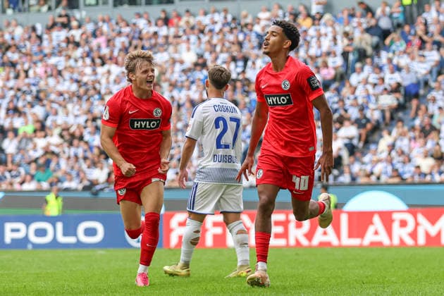 Francis Onyeka (SV 07 Elversberg) Torjubel, jubelt nach seinem Treffer zum 1:3 waehrend des Spiels der 1. Runde des DFB-Pokal zwischen MSV Duisburg und SV 07 Elversberg, Schauinsland-Reisen-Arena am 22. August 2026 in Duisburg, Deutschland. (Foto von Oliver Kaelke DeFodi Images) +++ Francis Onyeka (SV 07 Elversberg) celebrates after scoring his team s third goal during the 1st round match of the DFB-Pokal between MSV Duisburg and SV 07 Elversberg at Schauinsland-Reisen-Arena on August 22, 2026 in Duisburg, Germany. (Photo by Oliver Kaelke DeFodi Images) DFB DFL REGULATIONS PROHIBIT ANY USE OF PHOTOGRAPHS AS IMAGE SEQUENCES AND OR QUASI-VIDEO. (Photo by Oliver Kaelke DeFodi Images) - *** Francis Onyeka of SV 07 Elversberg celebrates a goal, celebrates after scoring his team’s third goal during the first-round match of the DFB Cup between MSV Duisburg and SV 07 Elversberg at the Schauinsland Reisen Arena on August 22, 2026, in Duisburg, Germany. Photo by Oliver Kaelke, DeFodi Images. Francis Onyeka of SV 07 Elversberg celebrates after scoring his team’s third goal during the first-round match of the DFB Cup between MSV Duisburg and SV 07 Elversberg at Schauinsland Reisen Arena on August 22, 2026 in Duisburg, Germany. Photo by Oliver Kaelke, DeFodi Images. DFB and DFL regulations prohibit any use of photographs as image sequences and or quasi-video. Photo by Oliver Kaelke, DeFodi Images.