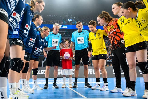 Muenchen: HBF Super Cup 2026 - HSG Blomberg-Lippe - Borussia Dortmund Muenchen SAP Garden Bayern Deutschland *** Munich Central Station Super Cup 2026 HSG Blomberg Lippe Borussia Dortmund Munich SAP Garden Bavaria Germany