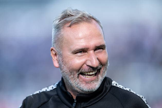 Tim Walter (Chef-Trainer, Holstein Kiel) lachend Portrait Portraet GER, TSV 1860 Muenchen vs. Holstein Kiel, Fussball, DFB-Pokal, 1. Runde, Saison 2026 2027, 22.08.2026. (DFL DFB REGULATIONS PROHIBIT ANY USE OF PHOTOGRAPHS as IMAGE SEQUENCES and or QUASI-VIDEO). Foto: HMB Media Heike Feiner *** Tim Walter, Head Coach, Holstein Kiel, smiling; Portrait; GER; TSV 1860 Munich vs. Holstein Kiel; Soccer; DFB Cup; 1st Round; 2026–2027 Season; August 22, 2026 DFL and DFB regulations prohibit any use of photographs as image sequences and or quasi-video. Photo: HMB Media, Heike Feiner Copyright: HMBxMedia HeikexFeiner