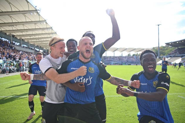 22.08.2026, Fussball, Herren, DFB-Pokal, 1. Runde, Saison 2026 2027, 1. FC Saarbrücken - Hertha BSC Berlin, Torjubel des 1. FC Saarbrücken nach dem Tor zum 1:1 durch Philip Fahrner (1. FC Saarbruecken) Saarbrücken Ludwigsparkstadion Saarland Deutschland *** August 22, 2026, Soccer, Men s, DFB Cup, 1st Round, 2026–2027 Season, 1 FC Saarbrücken vs. Hertha BSC Berlin, 1 FC Saarbrücken celebrates after Philip Fahrner scores the 1–1 goal; 1 FC Saarbrücken, Ludwigsparkstadion, Saarland, Germany Copyright: xFabianxKleerx