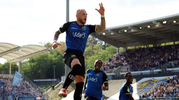 22.08.2026, xrekx, Fussball DFB Pokal 1.Runde, 1.FC Saarbruecken - Hertha BSC Berlin v.l. Torjubel nach dem Tor zum celebrating the goal celebrate 1:1 durch Philip Fahrner (1.FC Saarbruecken) (DFL DFB REGULATIONS PROHIBIT ANY USE OF PHOTOGRAPHS as IMAGE SEQUENCES and or QUASI-VIDEO) Saarbruecken *** August 22, 2026, xrekx, Soccer, DFB Cup, First Round, 1 FC Saarbrücken vs. Hertha BSC Berlin – Goal celebration after Philip Fahrner scores the 1-1 goal for 1 FC Saarbrücken. DFL DFB REGULATIONS PROHIBIT ANY USE OF PHOTOGRAPHS AS IMAGE SEQUENCES AND OR QUASI-VIDEO. Saarbruecken