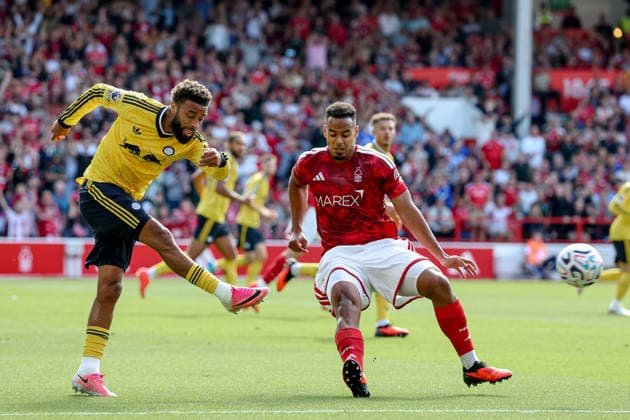 Nottingham Forest v Leeds United, Premier League Leeds United defender Jayden Bogle (2) clears ball during the Premier League match between Nottingham Forest and Leeds United at the City Ground, Nottingham, UK on 22 August 2026. Nottingham City Ground Nottinghamshire UK Editorial use only DataCo restrictions apply See www.football-dataco.com , Copyright: xManjitxNarotrax PSI-24717-0034