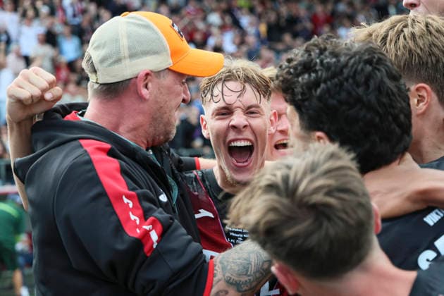 KOELN, GERMANY - AUGUST 22, 2026: Meiko Sponsel (Viktoria Koeln, 19) celebrates his 1:1 goal with teammates during the DFB-Cup match between Viktoria Koeln vs. 1. FC Nuernberg at the Sportpark Hoehenberg on August 22, 2026 in Koeln, Germany. DFL REGULATIONS PROHIBIT ANY USE OF PHOTOGRAPHS AS IMAGE SEQUENCES AND OR QUASI-VIDEO. Nordrhein-Westfalen Germany Copyright: xAxelxKohringx