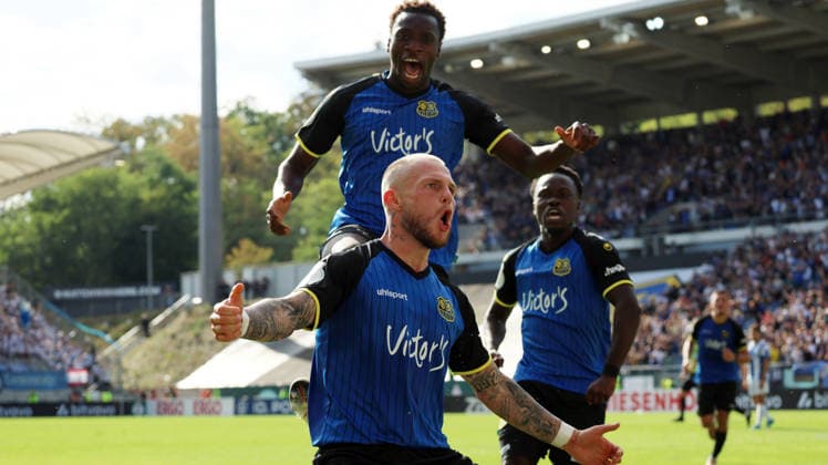22.08.2026, xrekx, Fussball DFB Pokal 1.Runde, 1.FC Saarbruecken - Hertha BSC Berlin v.l. Torjubel nach dem Tor zum celebrating the goal celebrate 1:1 durch Philip Fahrner (1.FC Saarbruecken) (DFL DFB REGULATIONS PROHIBIT ANY USE OF PHOTOGRAPHS as IMAGE SEQUENCES and or QUASI-VIDEO) Saarbruecken *** August 22, 2026, xrekx, Soccer DFB Cup First Round, 1 FC Saarbrücken vs. Hertha BSC Berlin – Goal celebration after Philip Fahrner scored the 1–1 goal for 1 FC Saarbrücken. DFL and DFB regulations prohibit any use of photographs as image sequences and or quasi-video. Saarbruecken