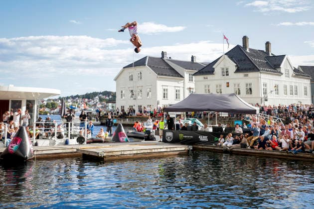VM i dodsing i Arendal Arendal 20260822. Hardin Kheder gar inn for landing under VM i dodsing som arrangeres i Pollen i Arendal lordag. Foto: Tor Erik Schroder NTB Arendal Norge EDITORIAL USE ONLY. RESTRICTED USE FOR BETTING COMPANIES Ref:_SPOkHoYNT3lgls.jpg *** World Diving Championships in Arendal Arendal 20260822 Hardin Kheder prepares to land during the World Diving Championships being held in Pollen, Arendal, on Saturday. Photo: Tor Erik Schroder, NTB, Arendal, Norway. EDITORIAL USE ONLY. RESTRICTED USE FOR BETTING COMPANIES  Copyright: xTorxErikxSchroderx xNTBx