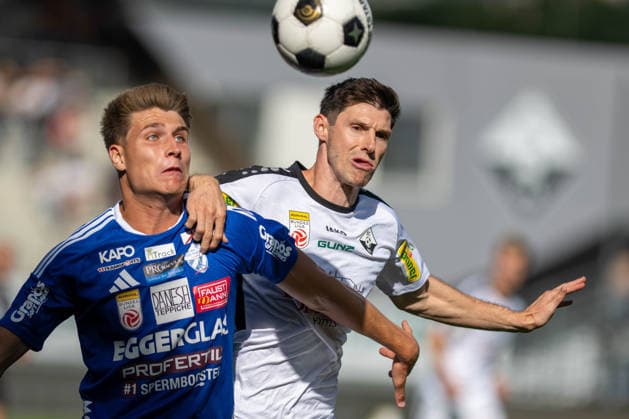 SOCCER - BL, Altach vs Hartberg ALTACH,AUSTRIA,22.AUG.26 - SOCCER - ADMIRAL Bundesliga, SCR Altach vs TSV Hartberg. Image shows Marco Hoffmann (Hatberg) and Benedikt Zech (Altach).  GEPAxpictures xOliverxLerch