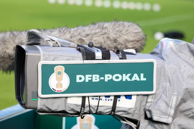 DFB-Pokal Logo auf einer Kamera, Symbolfoto, Symbolbild, Themenfoto, Themenbild, GER, TSV 1860 Muenchen vs. Holstein Kiel, Fussball, DFB-Pokal, 1. Runde, Saison 2026 2027, 22.08.2026, DFL REGULATIONS PROHIBIT ANY USE OF PHOTOGRAPHS AS IMAGE SEQUENCES, GER, TSV 1860 Muenchen vs. Holstein Kiel, Fussball, DFB-Pokal, 1. Runde, Saison 2026 2027, 22.08.2026 Muenchen *** DFB Cup logo on a camera, stock photo, illustrative image, themed photo, themed image, GER, TSV 1860 Munich vs. Holstein Kiel, soccer, DFB Cup, 1st round, 2026–2027 season, August 22, 2026, DFL regulations prohibit any use of photographs as image sequences, GER, TSV 1860 Munich vs. Holstein Kiel, soccer, DFB Cup, 1st round, 2026–2027 season, August 22, 2026, Munich Copyright: xEibner-Pressefoto JennixMaulx EP_JML