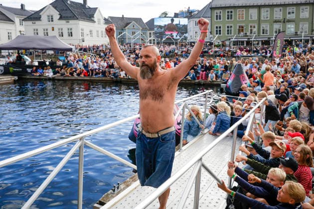 VM i dodsing i Arendal Arendal 20260822. Simen Mathisen fra Moss, eller Simen Fisk som han ogsa kaller seg, under VM i dodsing som arrangeres i Pollen i Arendal lordag. Foto: Tor Erik Schroder NTB Arendal Norge EDITORIAL USE ONLY. RESTRICTED USE FOR BETTING COMPANIES Ref:_SPONwgC1oLPRko.jpg *** World Championship in Dodsing in Arendal Arendal 20260822 Simen Mathisen from Moss, or Simen Fisk as he also calls himself, during the World Championships in dodsing held in Pollen, Arendal, on Saturday. Photo: Tor Erik Schroder, NTB, Arendal, Norway. EDITORIAL USE ONLY. RESTRICTED USE FOR BETTING COMPANIES.  Copyright: xTorxErikxSchroderx xNTBx