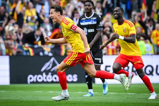 August 22, 2026, Lens, France, France: Florian THAUVIN of Lens celebrates his goal during the Ligue 1 match between RC Lens and AJ Auxerre at Bollaert-Delelis Stadium on August 22, 2026 in Lens, France. Lens France - ZUMAm308 20260822_zsp_m308_002 Copyright: xMatthieuxMirvillex