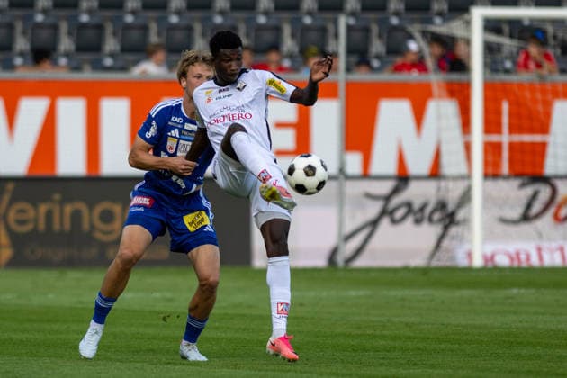 SOCCER - BL, Altach vs Hartberg ALTACH,AUSTRIA,22.AUG.26 - SOCCER - ADMIRAL Bundesliga, SCR Altach vs TSV Hartberg. Image shows Benjamin Markus (Hartberg) and Ousmane Diawara (Altach).  GEPAxpictures xOliverxLerch