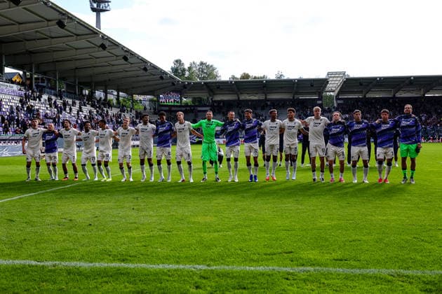 mannschaft um Patrick Wimmer (TSG 1899 Hoffenheim, 08) Jubel Freude nach dem Sieg vor den fans, Endstand 0:4 , FC Erzgebirge Aue vs. TSG Hoffenheim, Fussball, DFB Pokal, 1. Runde, Saison 2026 2027, 22.08.2026,¨ DFL REGULATIONS PROHIBIT ANY USE OF PHOTOGRAPHS AS IMAGE SEQUENCES AND OR QUASI-VIDEO,¨ FC Erzgebirge Aue vs. TSG Hoffenheim, Fussball, DFB Pokal, 1. Runde, Saison 2026 2027, 22.08.2026, Aue *** Patrick Wimmer s team, TSG 1899 Hoffenheim, 08 Celebrations and joy among the fans after the victory, final score 0–4, FC Erzgebirge Aue vs. TSG Hoffenheim, soccer, DFB Cup, Round 1, 2026–2027 season, August 22, 2026, DFL regulations prohibit any use of photographs as image sequences and or quasi-video, FC Erzgebirge Aue vs. TSG Hoffenheim, soccer, DFB Cup, Round 1, 2026–2027 Season, August 22, 2026, Aue Copyright: xEibner-Pressefoto LauraxRoemerx EP_LRR