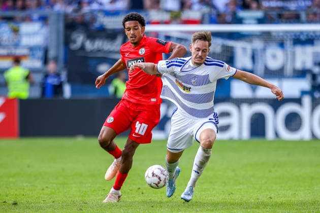 2026.08.22, xkwix, Fußball, DFB-Pokal, MSV Duisburg - SV Elversberg, Schauinsland-Reisen-Arena, 1.Runde, Saison 2026 2027: Aljaz Casar (MSV Duisburg 8) im Zweikampf gegen Francis Onyeka (SV Elversberg 40) DFB regulations prohibit any use of photographs as image sequences and or quasi-video. Photo: xKamilxWilkowskixPressefotoKochx Nordrhein-Westfalen Deutschland *** August 22, 2026, xkwix, Soccer, DFB Cup, MSV Duisburg vs. SV Elversberg, Schauinsland Reisen Arena, 1st Round, 2026–2027 season: Aljaz Casar (MSV Duisburg 8) in a tackle against Francis Onyeka (SV Elversberg 40). DFB regulations prohibit any use of photographs as image sequences and or quasi-video. Photo: xKamilxWilkowskixPressefotoKochx, North Rhine-Westphalia, Germany