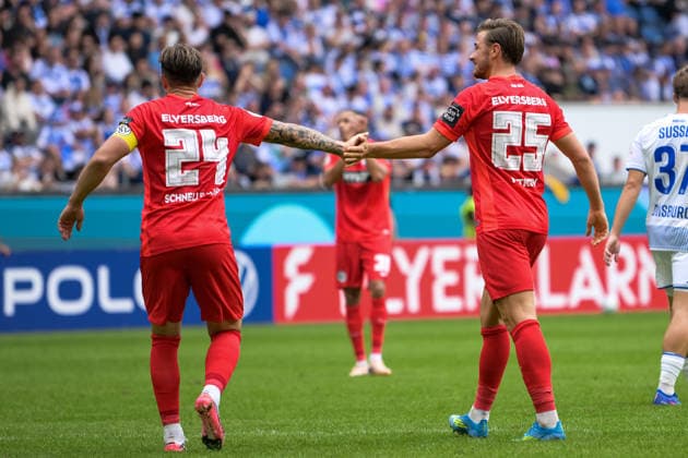 Fußball, DFB-Pokal, 20260822, MSV Duisburg - SV 07 Elversberg. Im Bild v.l. Luca SCHNELLBACHER (Elversberg, 24), Lukas PETKOV (Elversberg, 25). Duisburg Schauinsland-Reisen-Arena Nordrhein-Westfalen Deutschland *** Soccer, DFB Cup, 20260822, MSV Duisburg vs. SV 07 Elversberg. Pictured, from left: Luca SCHNELLBACHER (Elversberg, 24) and Lukas PETKOV (Elversberg, 25). Duisburg, Schauinsland Reisen Arena, North Rhine-Westphalia, Germany Copyright: Passion2Press MarkusxFischerx