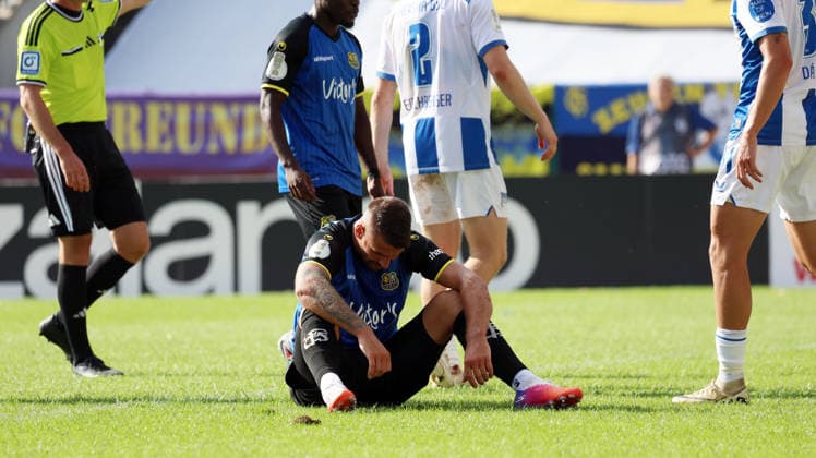 22.08.2026, xrekx, Fussball DFB Pokal 1.Runde, 1.FC Saarbruecken - Hertha BSC Berlin v.l. Kai Brünker Bruenker(1.FC Saarbruecken) enttaeuscht, enttäuscht, schaut enttaeuscht, niedergeschlagen, disappointed (DFL DFB REGULATIONS PROHIBIT ANY USE OF PHOTOGRAPHS as IMAGE SEQUENCES and or QUASI-VIDEO) Saarbruecken *** August 22, 2026, xrekx, Soccer DFB Cup 1st Round, 1. FC Saarbrücken vs. Hertha BSC Berlin, photo by Kai Brünker, Brünker: 1. FC Saarbrücken looks disappointed, looks disappointed, dejected, disappointed. DFL and DFB regulations prohibit any use of photographs as image sequences and or quasi-video. Saarbrücken