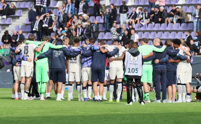 Erz.Aue - Hoffenheim DFB-Pokal Aue, 22.08.2026, Erzgebirgsstadion, Fußball, DFB Pokal, 1.Hauptrunde , FC Erzgebirge Aue vs. TSG 1899 Hoffenheim 0:4 (0:3) , TSG Hoffenheim Mannschaftskreis nach dem Pokalerfolg , Nur für journalistische Zwecke. Only for editorial use! , DFB regulations prohibit any use of photographs as image sequences and or quasi-video. , *** Erz Aue vs. Hoffenheim, DFB Cup, Aue, August 22, 2026, Erzgebirgsstadion, Soccer, DFB Cup, 1st Round, FC Erzgebirge Aue vs. TSG 1899 Hoffenheim 0–4, TSG Hoffenheim team huddle after the Cup victory, For journalistic purposes only, DFB regulations prohibit any use of photographs as image sequences and or quasi-video, Picture Point