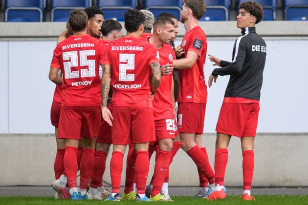 Fußball, DFB-Pokal, 20260822, MSV Duisburg - SV 07 Elversberg. Im Bild Tor 1:2 Torjubel. Duisburg Schauinsland-Reisen-Arena Nordrhein-Westfalen Deutschland *** Soccer, DFB Cup, 20260822, MSV Duisburg vs. SV 07 Elversberg. Pictured: Goal 1, Goal celebration, Duisburg, Schauinsland Reisen Arena, North Rhine-Westphalia, Germany Copyright: Passion2Press MarkusxFischerx