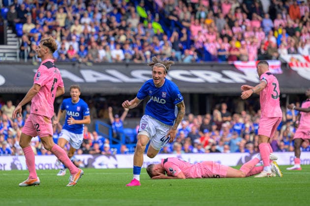 IPSWICH, ENGLAND AUGUST 22 - Jack Clarke of Ipswich Town scores the team s second goal to make score 2-1 during the Premier League game between Ipswich Town and Sunderland at Portman Road on August 22, 2026 in Ipswich, England. (Photo by Keeran Marquis Sports Press Photo)  Copyright: xKeeranxMarquis SPPx Sportspressphoto_SPR212408