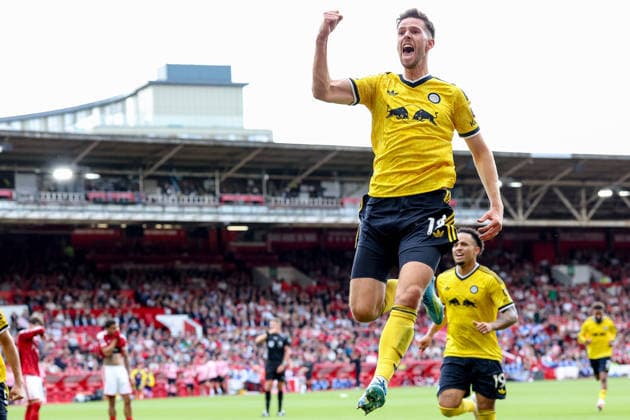 Nottingham Forest v Leeds United, Premier League GOAL scores 1-0 Leeds United midfielder Anton Stach (18) scores and celebrates during the Premier League match between Nottingham Forest and Leeds United at the City Ground, Nottingham, UK on 22 August 2026. Nottingham City Ground Nottinghamshire UK Editorial use only DataCo restrictions apply See www.football-dataco.com , Copyright: xManjitxNarotrax PSI-24717-0048