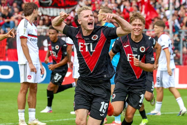 22.08.2026, xsscx, Fußball, DFB-Pokal 1. Runde, Viktoria Köln - 1. FC Nürnberg, Sportpark Höhenberg, Saison 2026 2027: Torjubel nach dem Tor zum 1:1 durch Torschuetze Meiko Sponsel (Viktoria Köln 19) DFB regulations prohibit any use of photographs as image sequences and or quasi-video. Photo: xSandraxScherningxPressefotoKochx Nordrhein-Westfalen Deutschland *** August 22, 2026, xsscx, Soccer, DFB Cup First Round, Viktoria Köln 1 FC Nürnberg, Sportpark Höhenberg, 2026–2027 Season: Celebrations after the 1–1 goal scored by Meiko Sponsel of Viktoria Köln. DFB regulations prohibit any use of photographs as image sequences and or quasi-video. Photo: xSandraxScherningxPressefotoKochx, North Rhine-Westphalia, Germany