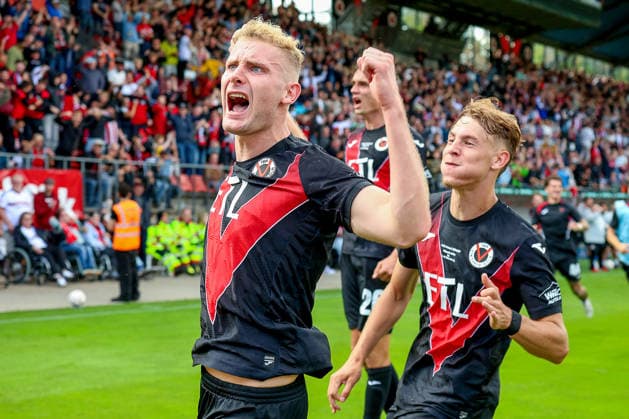 22.08.2026, xsscx, Fußball, DFB-Pokal 1. Runde, Viktoria Köln - 1. FC Nürnberg, Sportpark Höhenberg, Saison 2026 2027: Torjubel nach dem Tor zum 1:1 durch Torschuetze Meiko Sponsel (Viktoria Köln 19) DFB regulations prohibit any use of photographs as image sequences and or quasi-video. Photo: xSandraxScherningxPressefotoKochx Nordrhein-Westfalen Deutschland *** August 22, 2026, xsscx, Soccer, DFB Cup First Round, Viktoria Köln 1 FC Nürnberg, Sportpark Höhenberg, 2026–2027 Season: Celebrations after the 1–1 goal scored by Meiko Sponsel of Viktoria Köln. DFB regulations prohibit any use of photographs as image sequences and or quasi-video. Photo: xSandraxScherningxPressefotoKochx, North Rhine-Westphalia, Germany