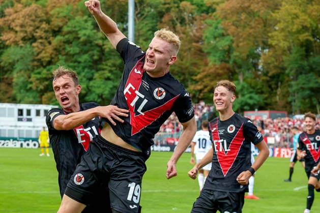 22.08.2026, xsscx, Fußball, DFB-Pokal 1. Runde, Viktoria Köln - 1. FC Nürnberg, Sportpark Höhenberg, Saison 2026 2027: Torjubel nach dem Tor zum 1:1 durch Torschuetze Meiko Sponsel (Viktoria Köln 19) DFB regulations prohibit any use of photographs as image sequences and or quasi-video. Photo: xSandraxScherningxPressefotoKochx Nordrhein-Westfalen Deutschland *** August 22, 2026, xsscx, Soccer, DFB Cup First Round, Viktoria Köln vs. 1. FC Nürnberg, Sportpark Höhenberg, 2026–2027 Season: Goal celebration after the 1–1 goal by Meiko Sponsel of Viktoria Köln. DFB regulations prohibit any use of photographs as image sequences and or quasi-video. Photo: xSandraxScherningxPressefotoKochx, North Rhine-Westphalia, Germany