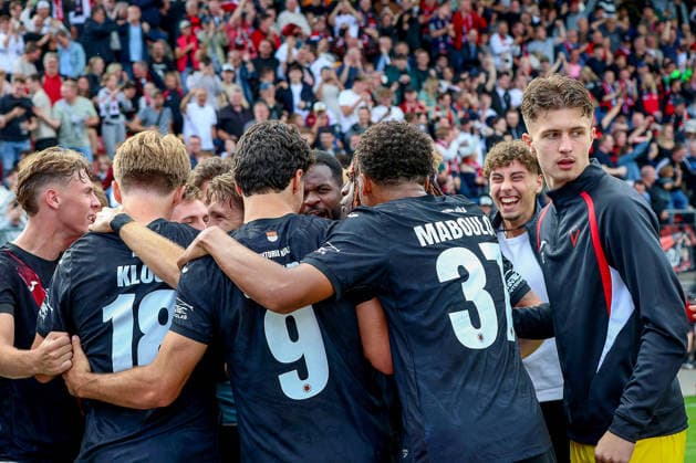22.08.2026, xsscx, Fußball, DFB-Pokal 1. Runde, Viktoria Köln - 1. FC Nürnberg, Sportpark Höhenberg, Saison 2026 2027: Torjubel nach dem Tor zum 1:1 durch Torschuetze Meiko Sponsel (Viktoria Köln 19) mit Tim Kloss (Viktoria Köln 18), Jakob Sachse (Viktoria Köln 9), Noah Maboulou (Viktoria Köln 37) DFB regulations prohibit any use of photographs as image sequences and or quasi-video. Photo: xSandraxScherningxPressefotoKochx Nordrhein-Westfalen Deutschland *** August 22, 2026, xsscx, Soccer, DFB Cup First Round, Viktoria Cologne 1 vs. FC Nuremberg, Sportpark Höhenberg, 2026–2027 Season. Goal celebration after the 1–1 goal by Meiko Sponsel (Viktoria Cologne 19) with Tim Kloss (Viktoria Cologne 18), Jakob Sachse (Viktoria Cologne 9), and Noah Maboulou (Viktoria Cologne 37). DFB regulations prohibit any use of photographs as image sequences and or quasi-video. Photo: xSandraxScherningxPressefotoKochx, North Rhine-Westphalia, Germany