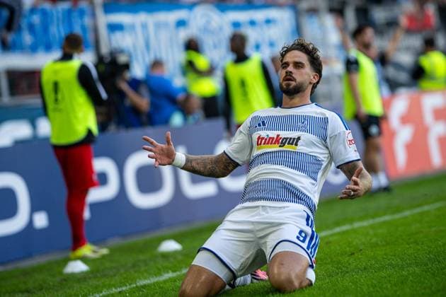 DFB-Pokal MSV Duisburg - SV Elversberg ** NUR FÜR REDAKTIONELLE ZWECKE ** EDITORIAL USE ONLY **<p>Fußball DFB-Pokal MSV Duisburg - SV Elversberg am 22.08.26 in der Schauinsland-Reisen Arena in Duisburg Torjubel zum 1:1 durch Lex Tyger Lobinger ( Duisburg ) Duisburg Copyright: JakobxKlos *** DFB Cup: MSV Duisburg vs. SV Elversberg ** FOR EDITORIAL USE ONLY ** EDITORIAL USE ONLY ** p Soccer DFB Cup MSV Duisburg vs. SV Elversberg on August 22, 2026, at the Schauinsland Reisen Arena in Duisburg. Fans celebrate the 1–1 goal by Lex Tyger Lobinger. Duisburg, Duisburg. Copyright JakobxKlos Copyright: JakobxKlos doc879s1b5t8bo18dipd1r2d ,EDITORIAL USE ONLY