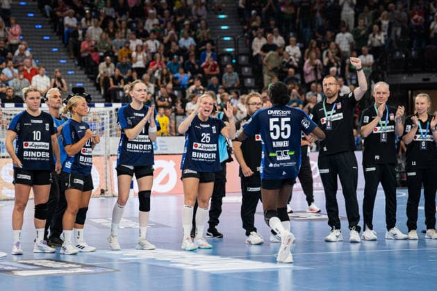 HSG Blomberg-Lippe (GER) vs. Borussia Dortmund (GER), Handball, 1. Handball Bundesliga Frauen, Rexel Supercup 2026, Saison 2026 2027, Muenchen, 22.08.2026 Lilli Roepcke (HSG Blomberg-Lippe, 25) und Farrelle Njinkeu (HSG Blomberg-Lippe, 55) jubeln nach einem Tor beim 7-Meter Werfen Muenchen SAP Garden Deutschland *** HSG Blomberg Lippe GER vs. Borussia Dortmund GER, Handball, Women s Handball Bundesliga 1, 2026 Rexel Supercup, 2026–2027 Season, Munich, August 22, 2026: Lilli Roepcke (HSG Blomberg Lippe), 25, and Farrelle Njinkeu (HSG Blomberg Lippe), 55, celebrate after scoring a goal on a 7-meter throw at the SAP Garden in Munich, Germany