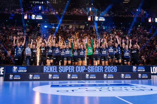 HSG Blomberg-Lippe (GER) vs. Borussia Dortmund (GER), Handball, 1. Handball Bundesliga Frauen, Rexel Supercup 2026, Saison 2026 2027, Muenchen, 22.08.2026 Die Spielerinnen der HSG Blomberg-Lippe (GER) jubeln nach dem Sieg des Rexel Supercup 2026. Laura Rueffieux (HSG Blomberg-Lippe, 03) hebt den Pokal Muenchen SAP Garden Deutschland *** HSG Blomberg Lippe GER vs. Borussia Dortmund GER, Handball, Women s Handball Bundesliga 1, 2026 Rexel Supercup, 2026–2027 Season, Munich, August 22, 2026 The players of HSG Blomberg Lippe GER celebrate after winning the 2026 Rexel Supercup. Laura Rueffieux of HSG Blomberg Lippe, No. 3, lifts the trophy at the SAP Garden in Munich, Germany