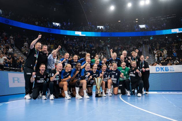 HSG Blomberg-Lippe (GER) vs. Borussia Dortmund (GER), Handball, 1. Handball Bundesliga Frauen, Rexel Supercup 2026, Saison 2026 2027, Muenchen, 22.08.2026 Die Spielerinnen der HSG Blomberg-Lippe (GER) jubeln nach dem Sieg des Rexel Supercup 2026 Muenchen SAP Garden Deutschland *** HSG Blomberg Lippe GER vs. Borussia Dortmund GER, Handball, Women s Handball Bundesliga 1, 2026 Rexel Supercup, 2026–2027 Season, Munich, August 22, 2026 The players of HSG Blomberg Lippe GER celebrate after winning the 2026 Rexel Supercup at SAP Garden in Munich, Germany