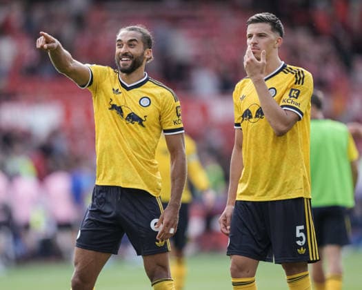 Premier League: Nottingham Forest v Leeds United Dominic Calvert-Lewin of Leeds United and Tarik MuharemoviÄ‡ of Leeds United celebrate the 0-1 win with the fans during the Premier League match Nottingham Forest vs Leeds United at City Ground, Nottingham, United Kingdom on 22 August 2026 (Photo by Maynard Manyowa News Images) Nottingham City Ground Nottinghamshire United Kingdom Copyright: xMaynardxManyowa NewsxImagesx