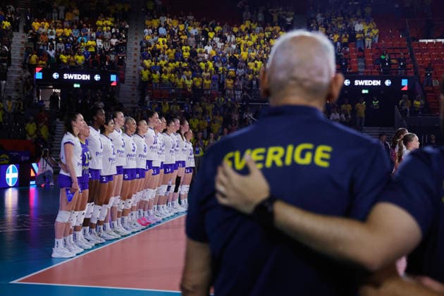 GOTHENBURG, SWEDEN 20260822 Sweden sings the national anthem during Saturday s match in Group D between Sweden and Slovakia at the Women s European Volleyball Championship at Scandinavium. GÖTEBORG SWEDEN x9200x *** GOTHENBURG, SWEDEN 20260822 Sweden sings the national anthem during Saturday s Group D match between Sweden and Slovakia at the Women s European Volleyball Championship at Scandinavium, GOTHENBURG, SWEDEN x9200x  Copyright: xAdamxIhse TTx EUROPEAN VOLLEYBALL CHAMPIONSHIP 2026 SWEDEN-SLOVAKIA